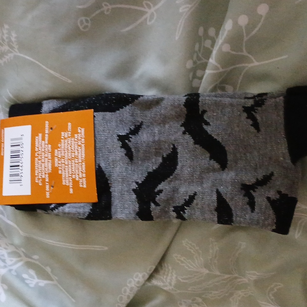 NWT Seasonal Collection Halloween Bat Crew Socks - Picture 3 of 5